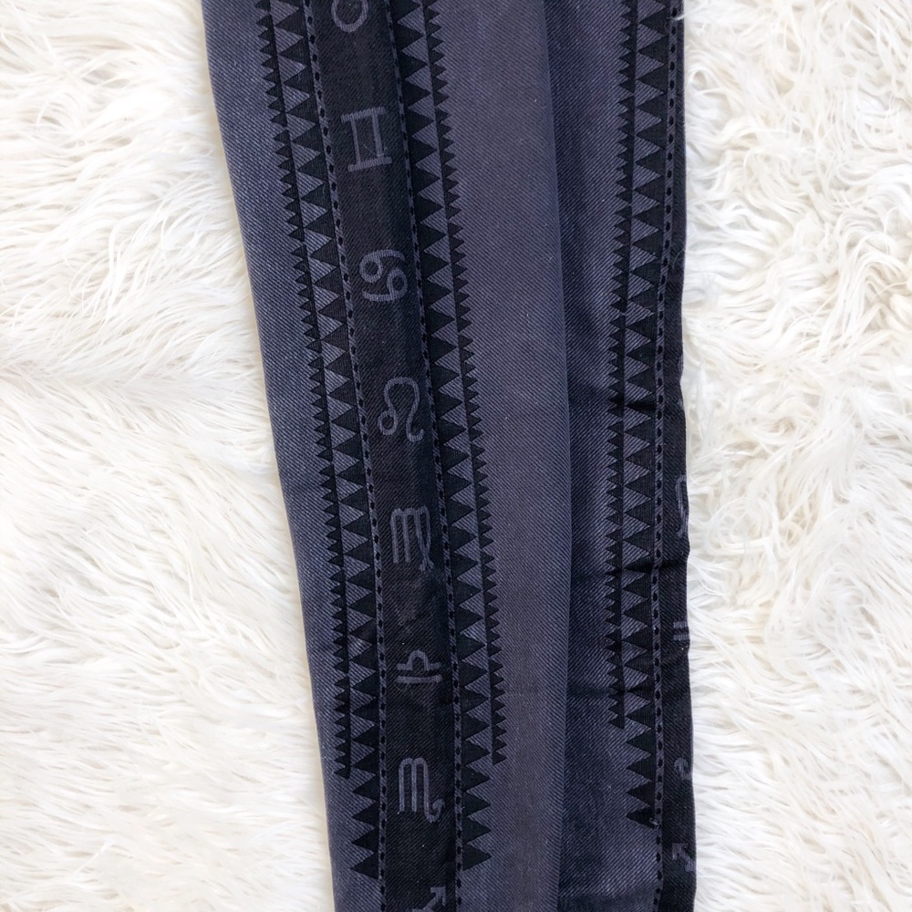 Avocado Zodiac Leggings